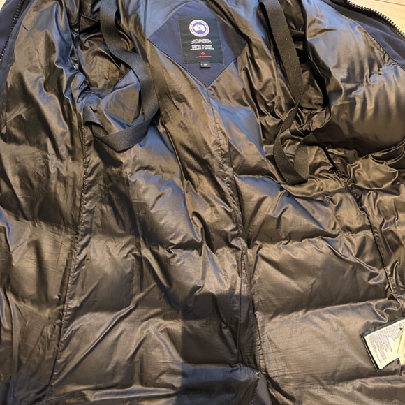 Canada Goose Parka - Picture 8 of 9